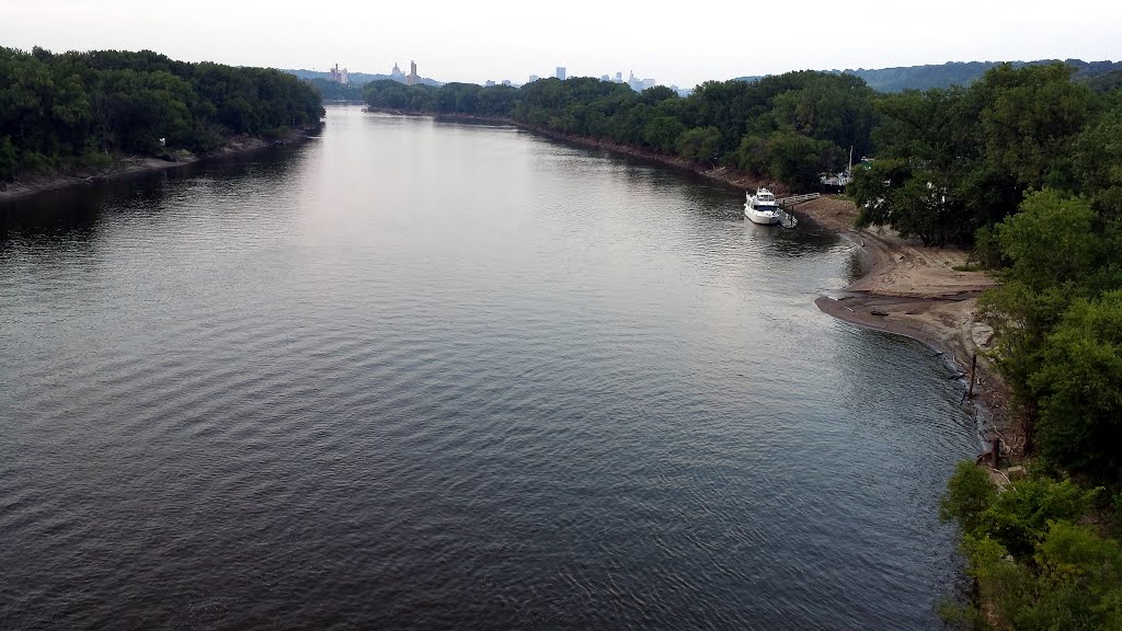 Mississippi River by Gabriel Vanslette