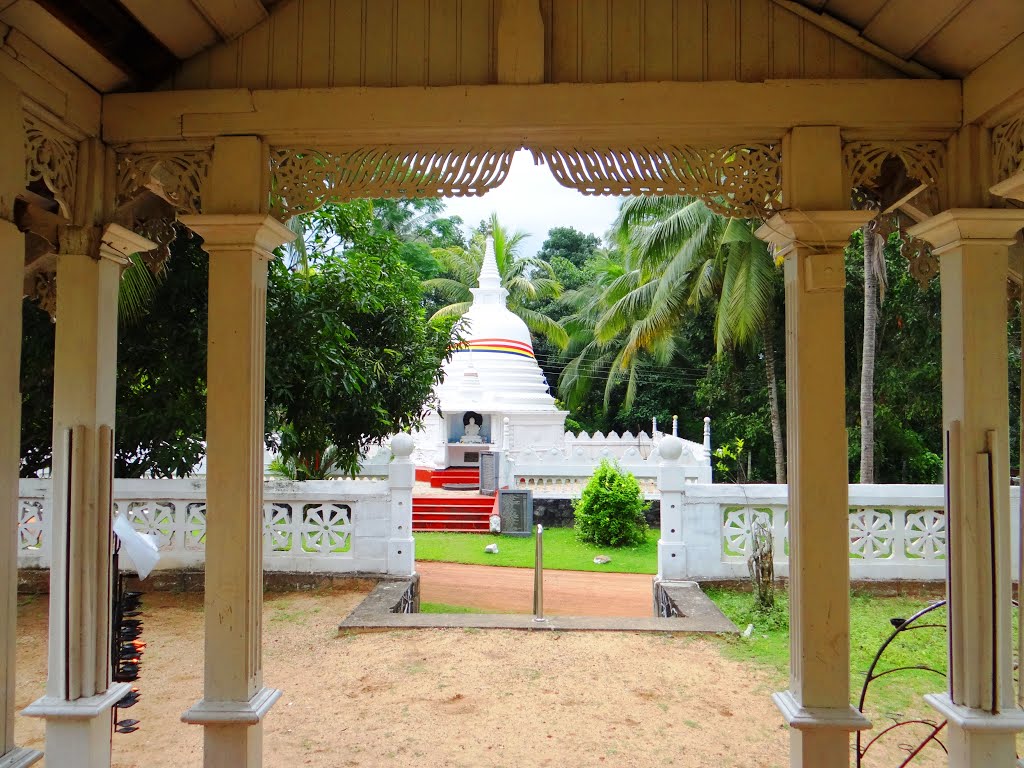 Ananda Maha Viharaya by Senanayaka Bandara