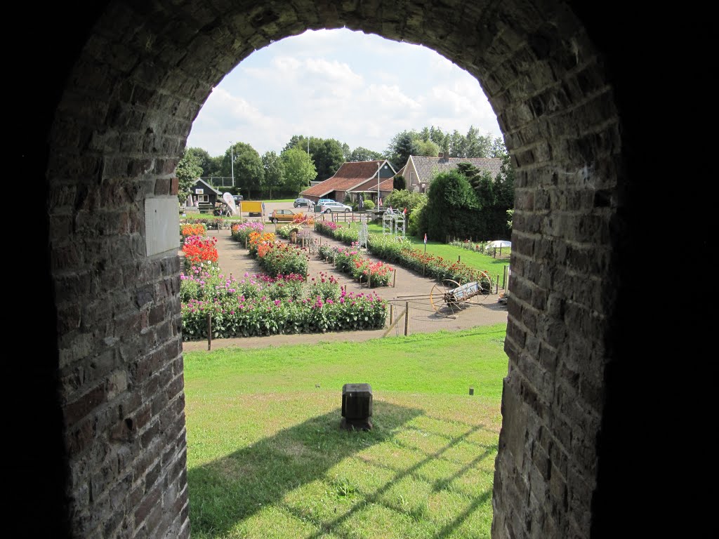 Blick aus der Mühle auf den Dahliengarten by Herbert H.