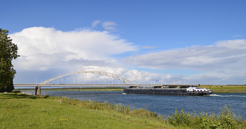 Schelde-Rijnkanaal by Wim Constant