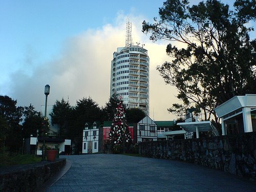 Hotel Humbolt by Hugo Londoño