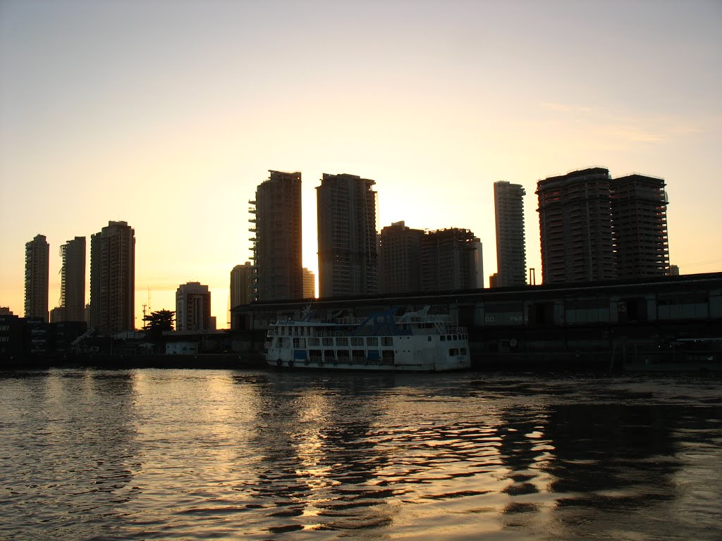 Belém vista da baía do Guajará - Belém - PA - Brasil by Rodrigo Rolim Santos