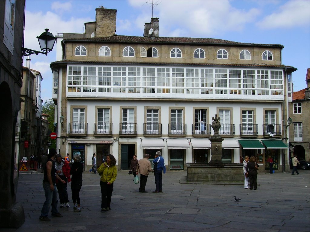 Casa en plaza del Toral. Santiago de Compostela by Joaquín Vilas