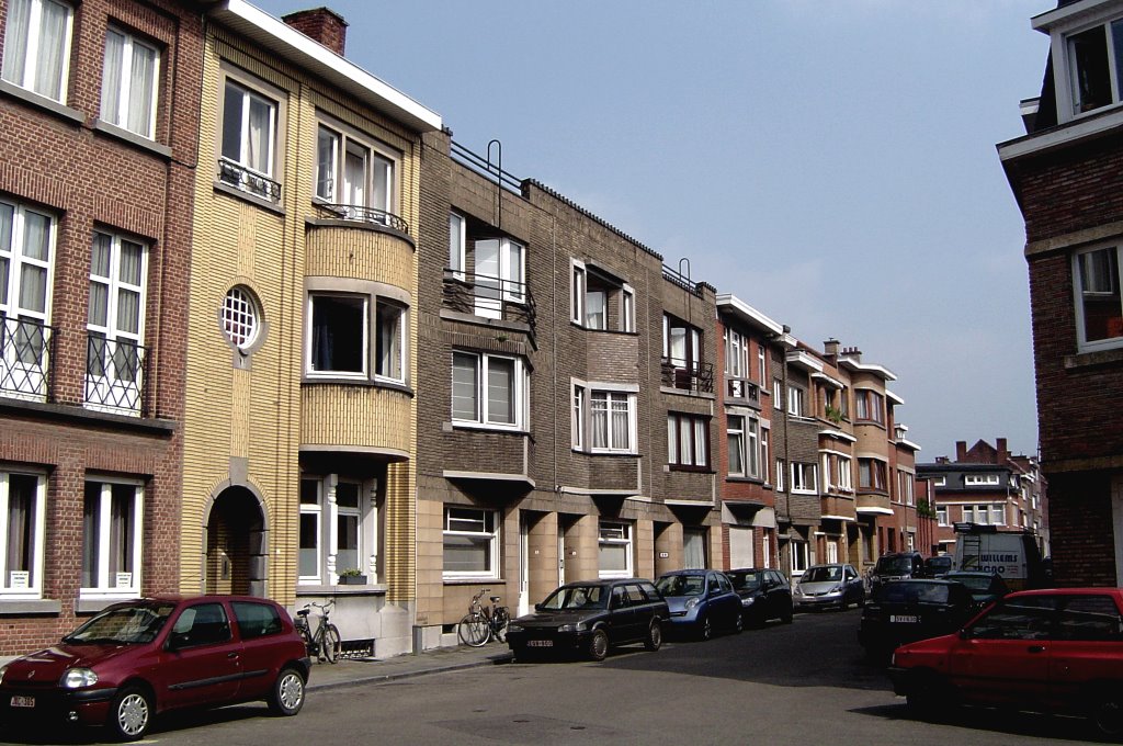 Emile Van Arenbergstraat by Johan Byloos