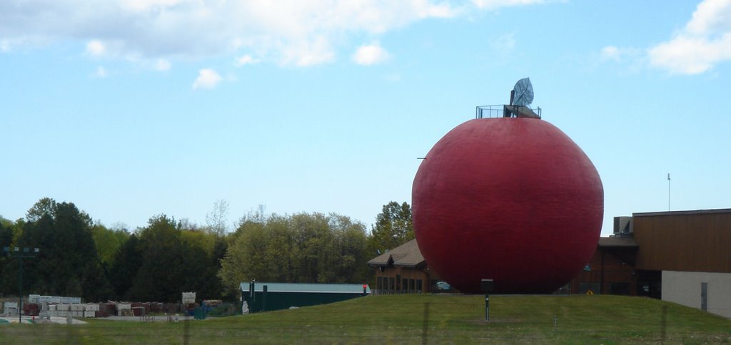 Big Apple Restaurant & Bakery, at Colborne, Ontario. by DFW_Rider_01