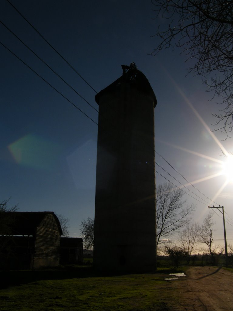 Silo en el sector de el mirador by Felipe Andrés Herrer…