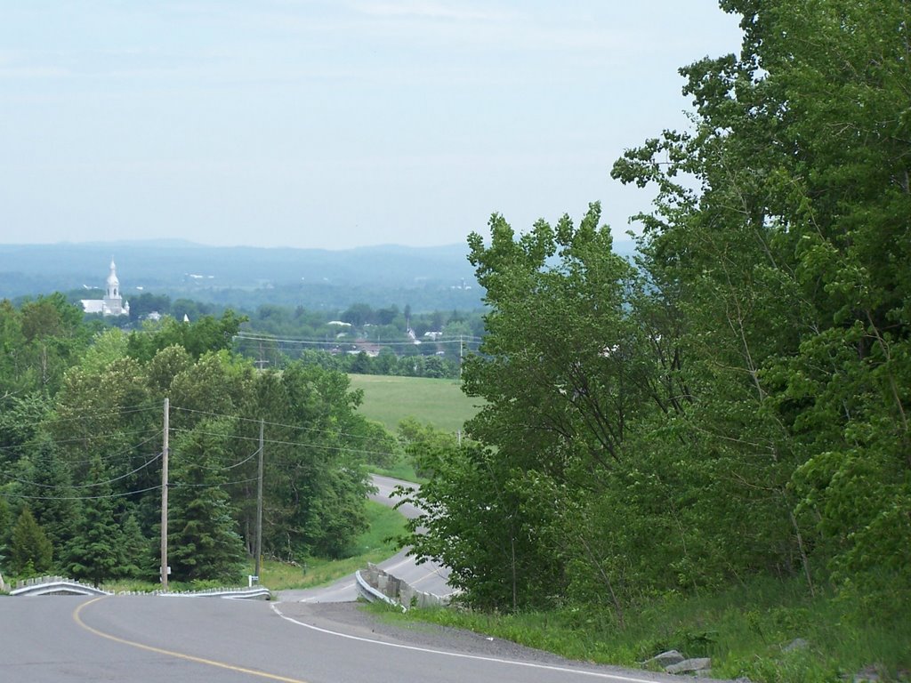 Église de Rockland, depuis la côte de la rue St-Jean, juin 2008 by FGuertin