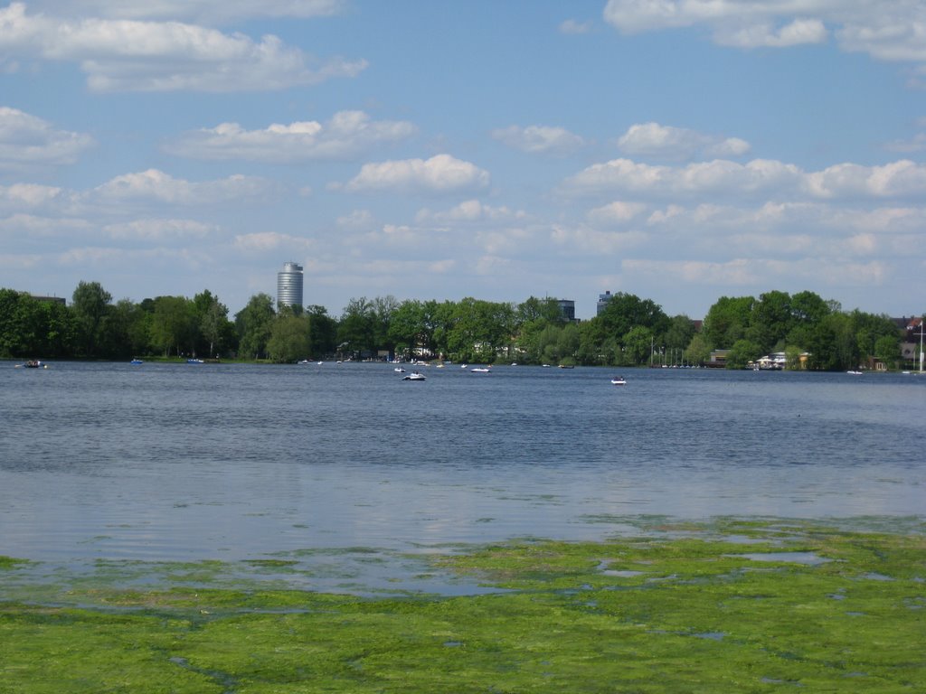 Grosser Dutzendteich with Nürberger tower by alp911