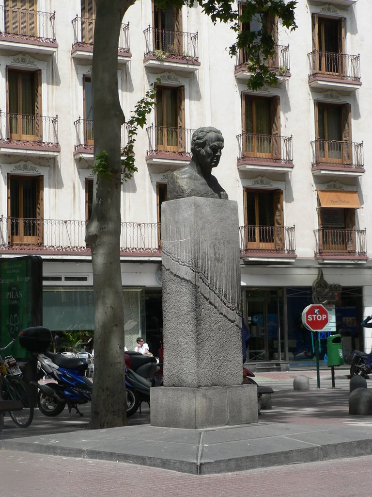 Goya Monument, Calle de Marceliano Isbal by DXT 1