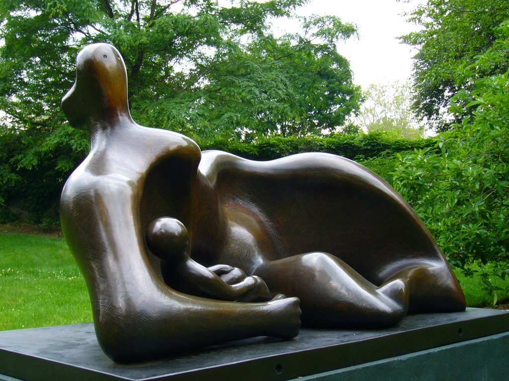 Henry Moore at the Brooklyn Botanical Gardens by Duncan Milne