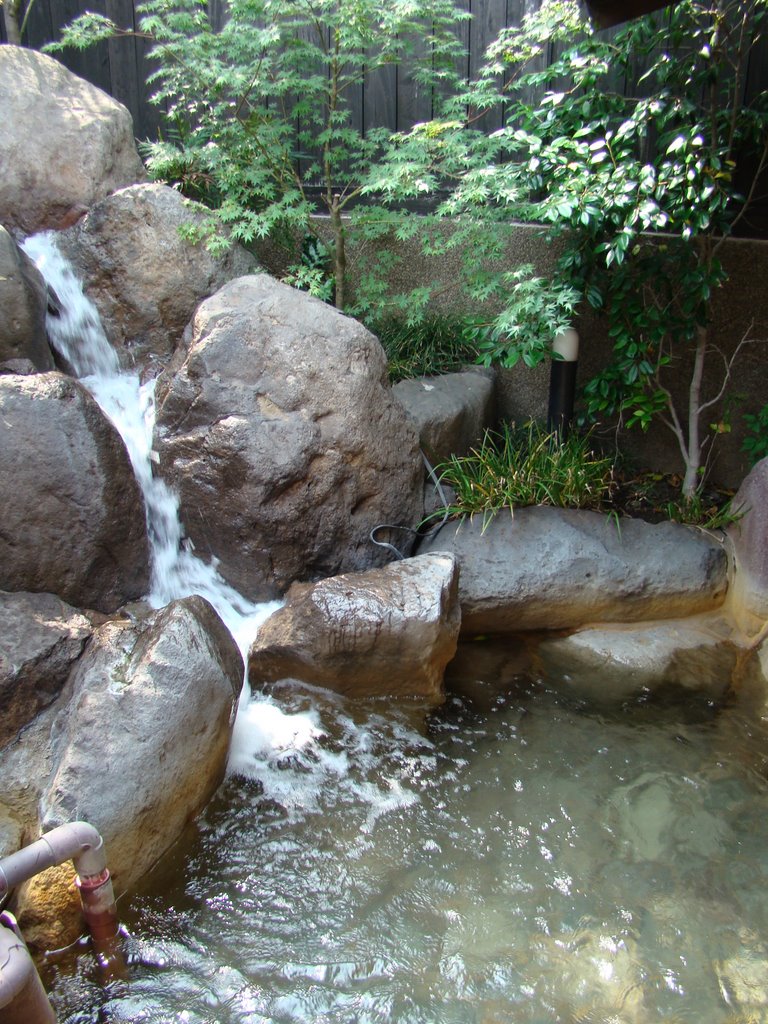 Rotemburo at Hyotan onsen by Michael Berardozzi