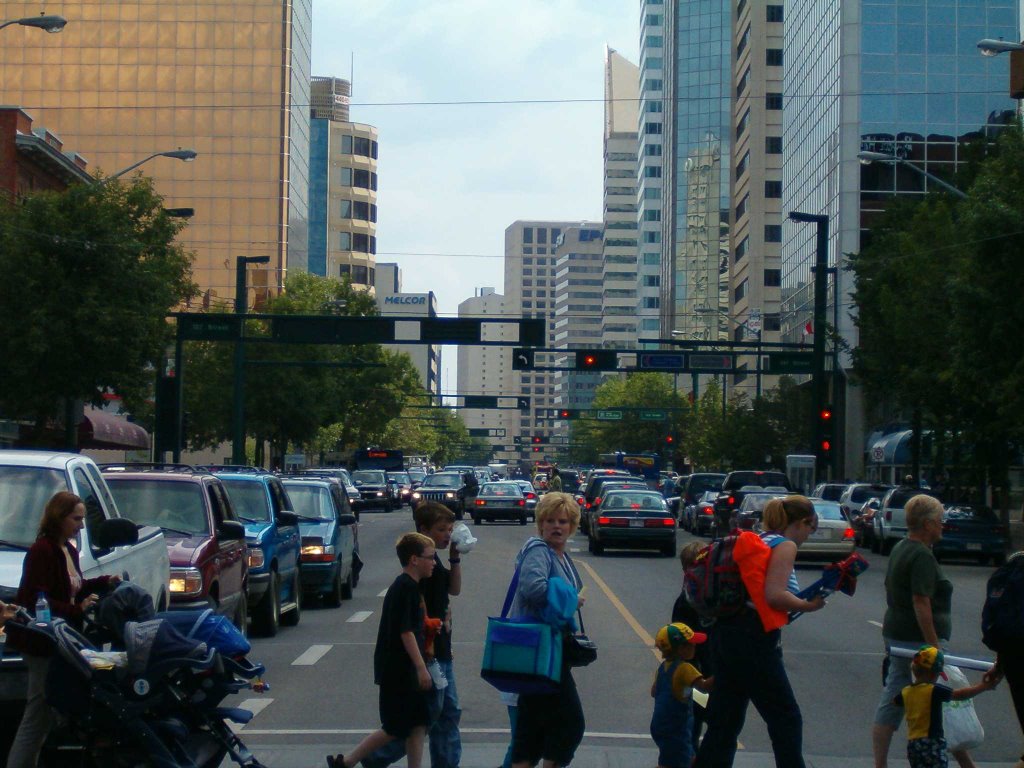 Jasper Avenue looking East by bobinedmonton