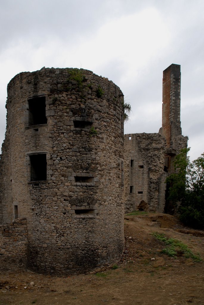 Les Cars : ruines du château by macrobert