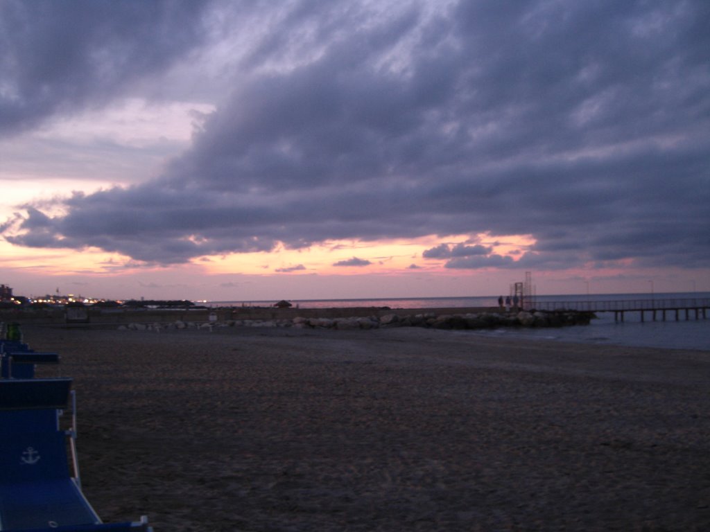 Tramonto sulla romagna visto da misano by LIRIOMETEO