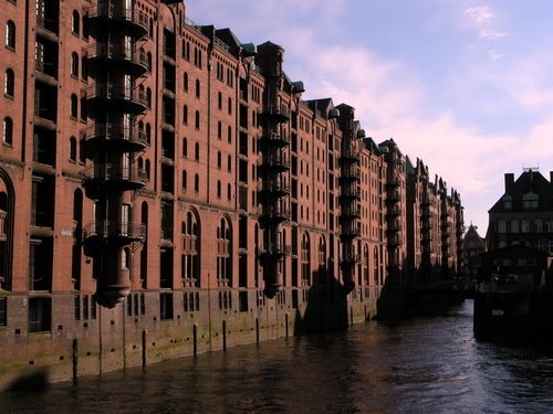 Hamburg Altstadt Cityhafen17.JPG by Torsten Schlüter