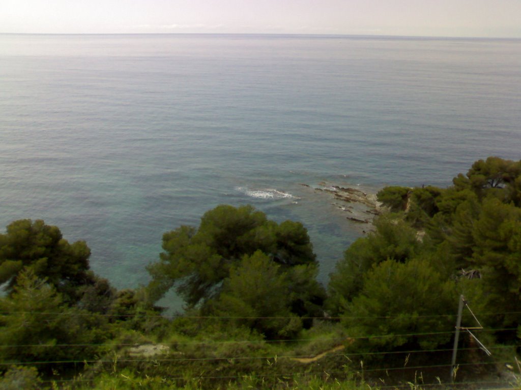 Calette di capo Mòrtola di Ventimiglia(IM),giugno 2008 by JupiterJet