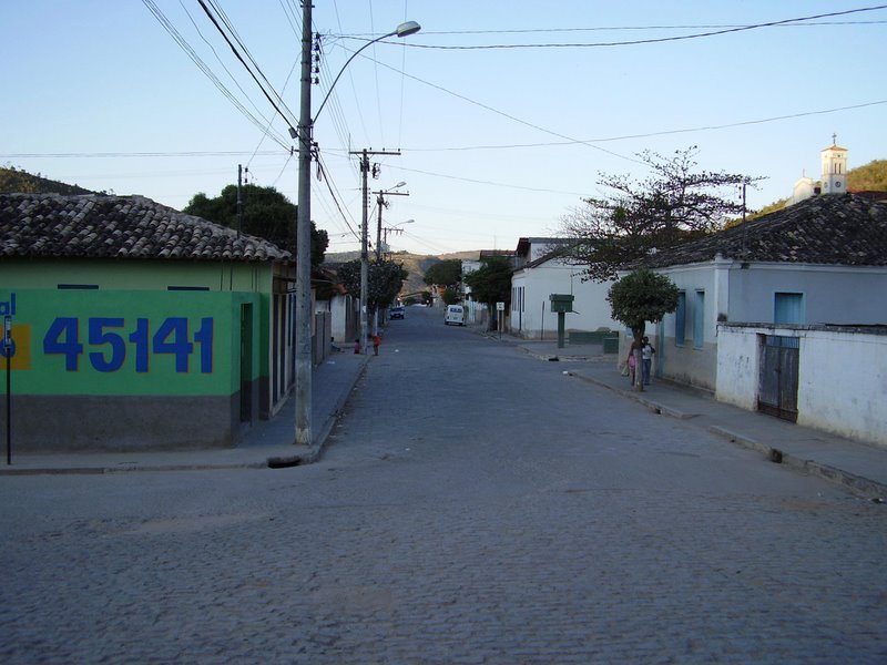 CARAÍ-MG, tranquilidade na rua José Vicente Coimbra by PEDRO PAULO