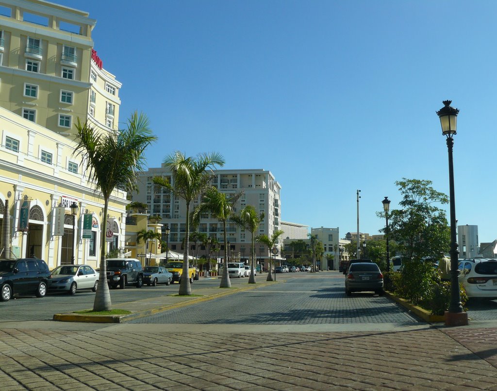 La Marina - Frente Muelles by Juan & Gladys PR