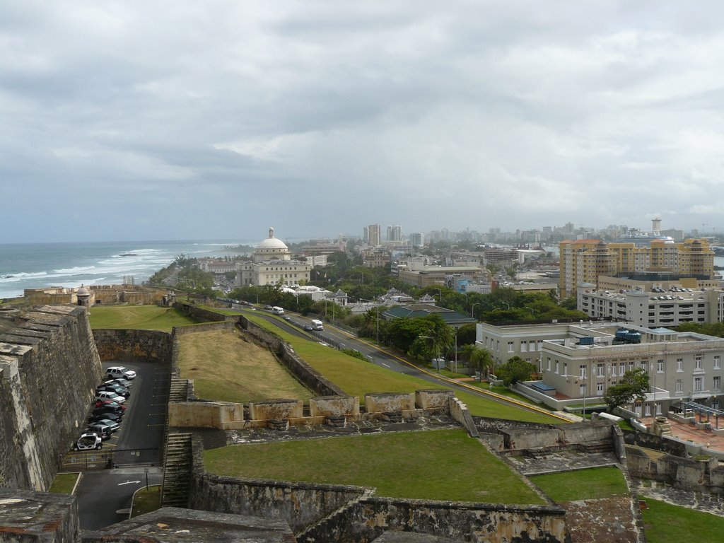 Capitolio desde fuerte San Cristobal by Juan & Gladys PR