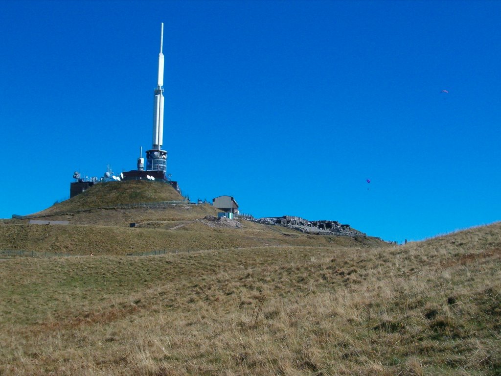 Antenne sommet du puy de Dôme by Tatlas