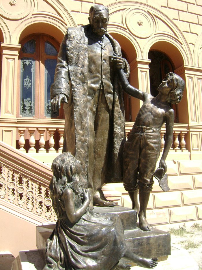 Monumento en la glorieta by JRGA