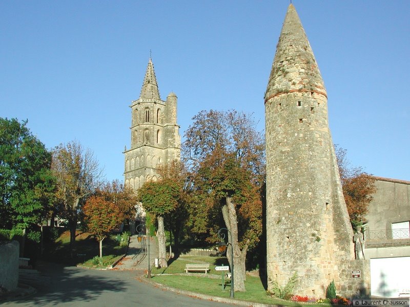 Avignonet-Lauragais, son clocher, sa tour by Laurent Chausson