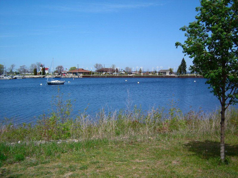 Escanaba Harbor by cwells