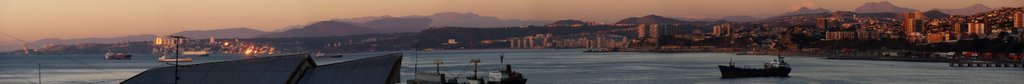 Valparaiso Atardecer by José Carrasco Aranda