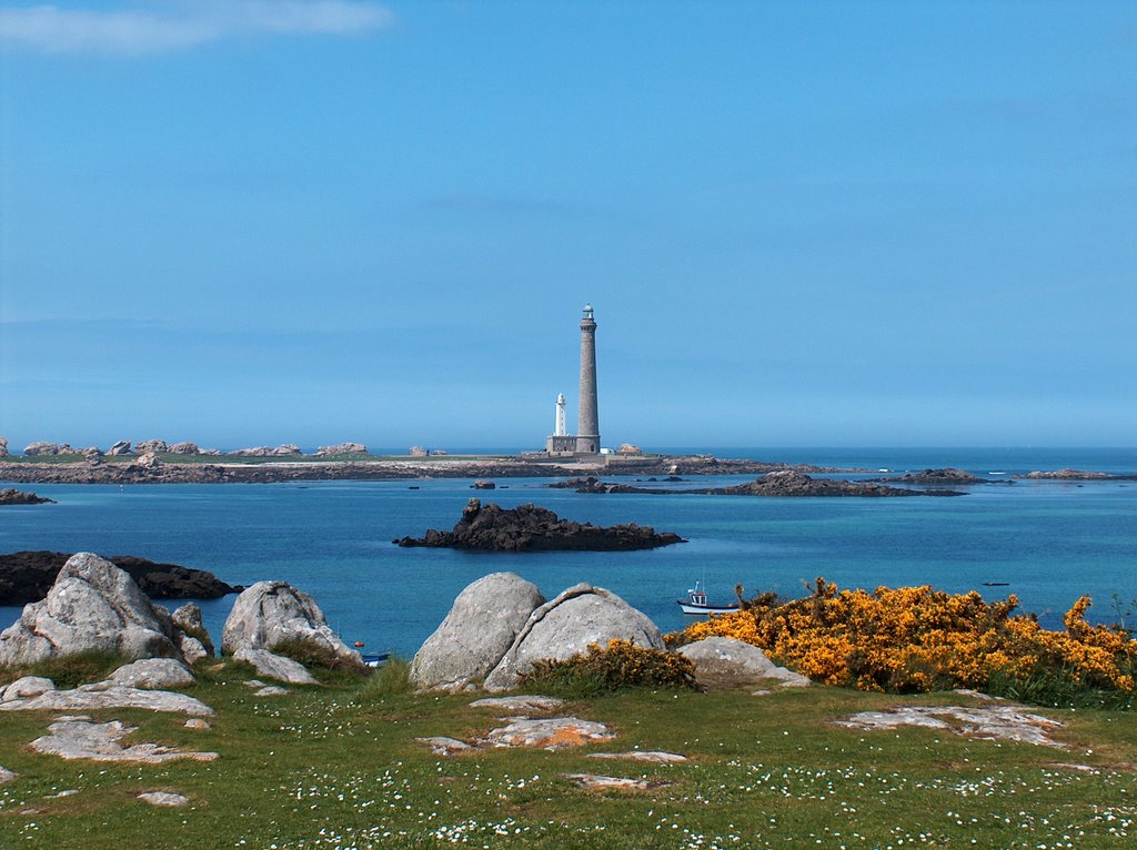 Phare de l'île Vierge by maloo81