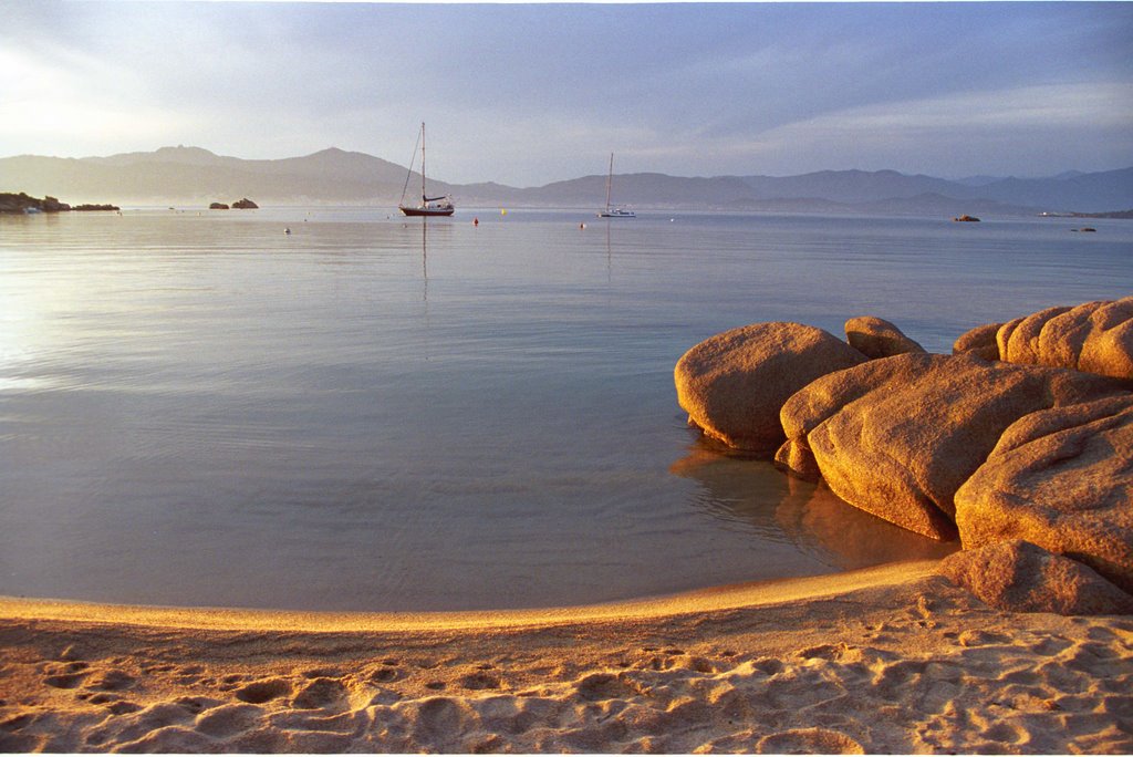 Plage isolella by elisabeth martin