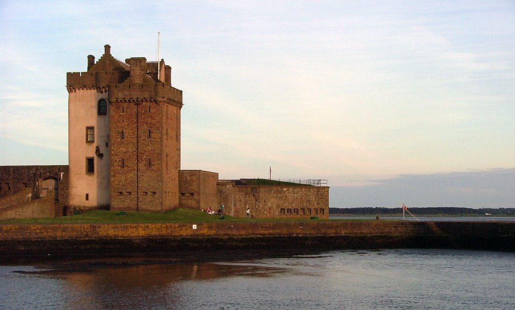 Broughty Ferry Castle by Barry Low