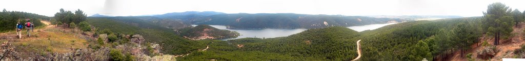 Embalse de Beleña desde arriba by Bernardo Zalisñak