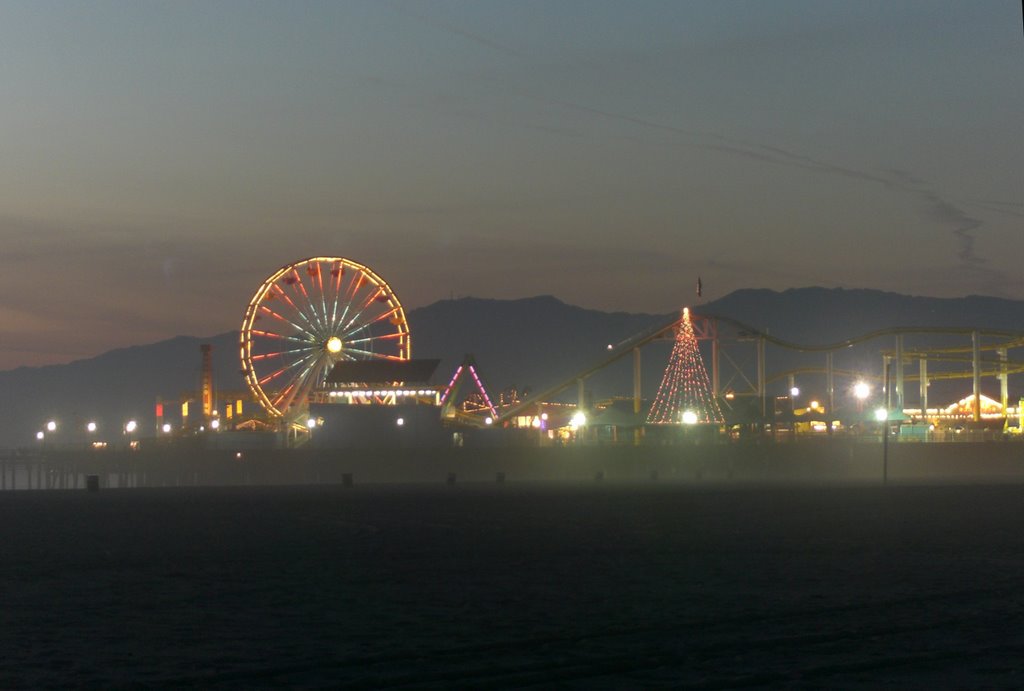 Santa Monica Pier by eypo