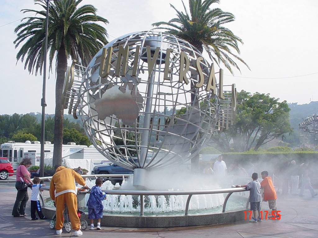 Universal Studios Globe by Roadshower