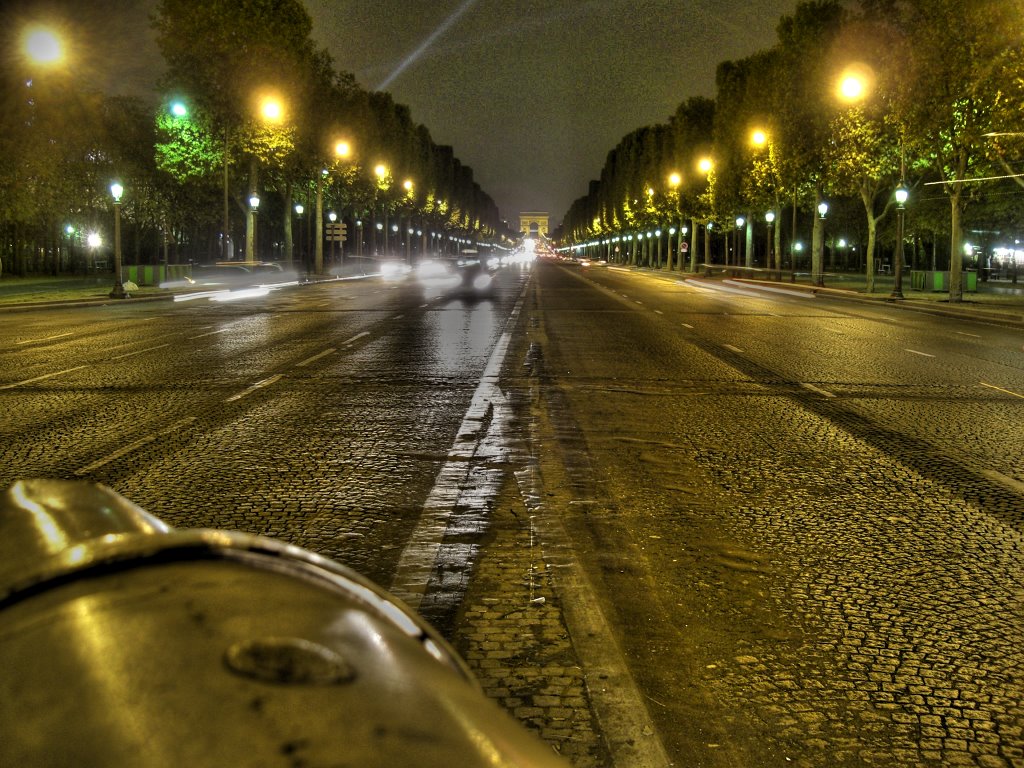 Avenue des Champs-Élysées by eypo