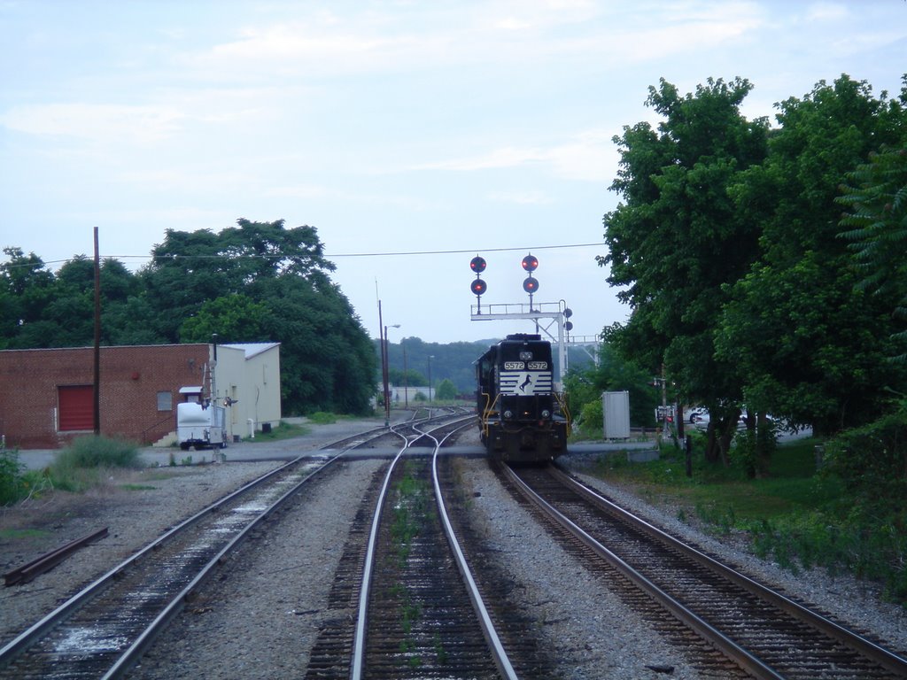 V37 Train Yarding in Radford by DieselDucy