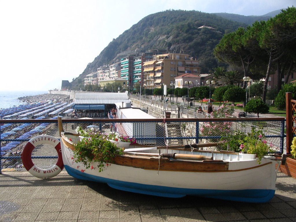 Lungomare di Deiva Marina (SP) by vincenzo cardone