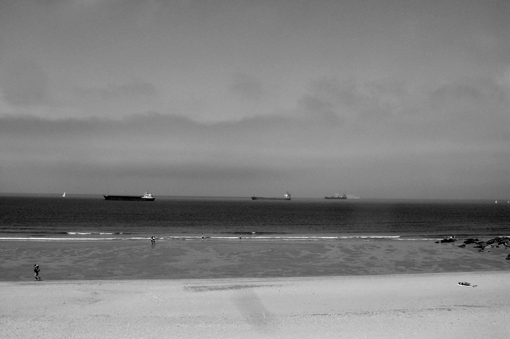 DESDE LA PLAYA DE LA CONCHA, SANTANDER (epicentro, playa en la que más se juega y lugar de orígen en España y Europa del Juego de LAS PALAS) by SUAVIA/Miguel 1