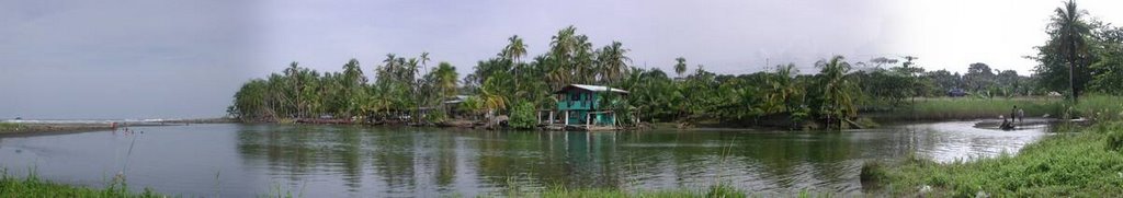 Parque Nacional Cahuita, Limón by J.Monge-Najera