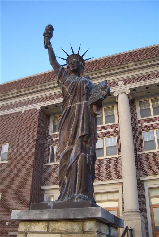 Statue of liberty replica, Independence, KS by marnox1