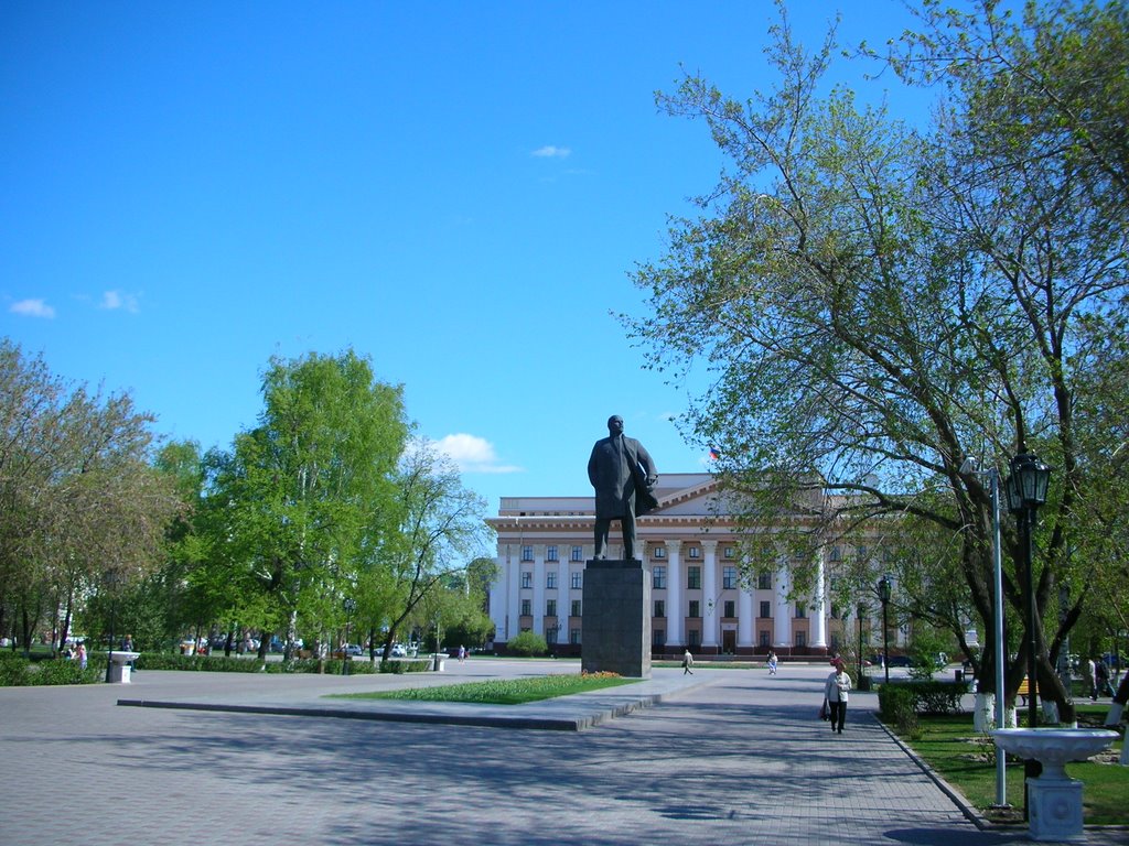 Monument to V.I. Lenin. May 2008 by Romualdas_arm