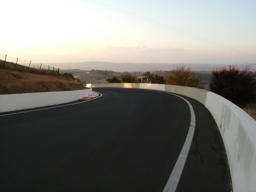 Bathurst, Mt Panorama, Up hill by MRQin