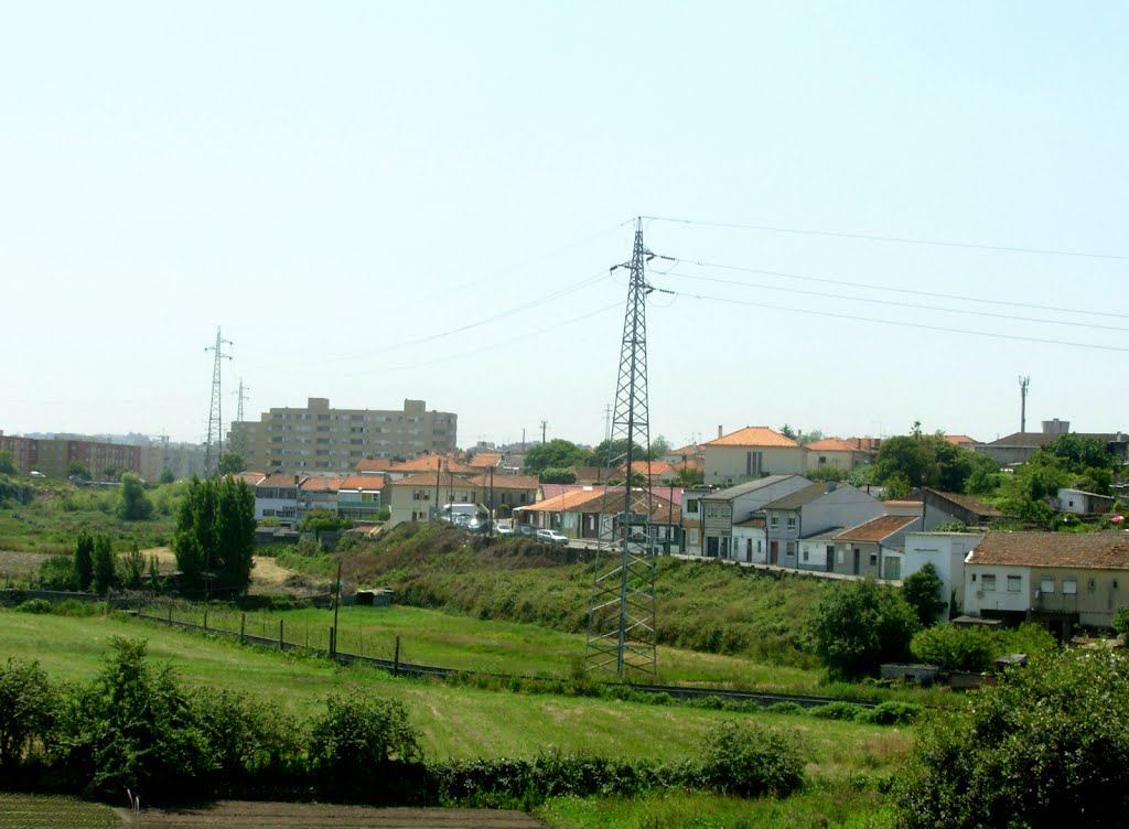 S. Mamede Infesta/Matosinhos (Vista para a Rua das Flores e os espaços que resistem ao cimento!) by Majoca