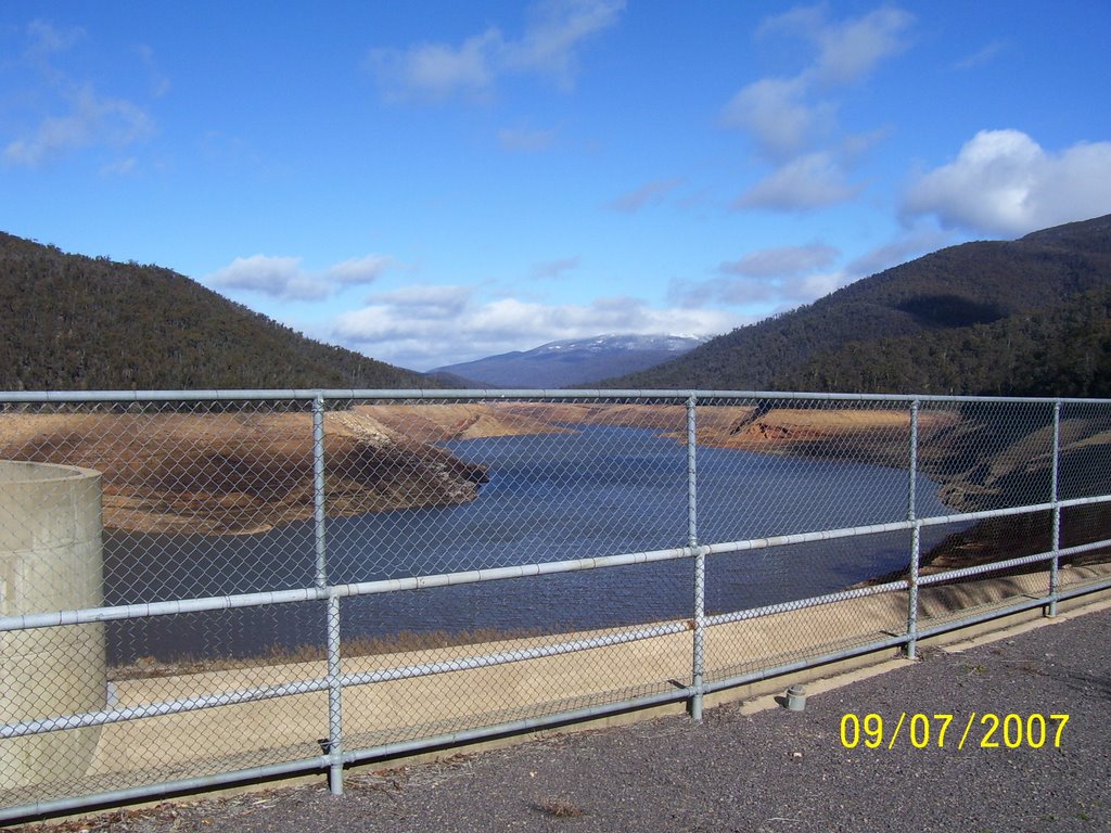 Corin Dam (ACT) by darren giles (eucumbene)