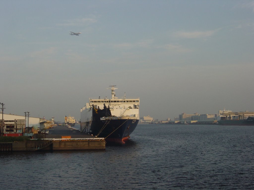 the Ariake Wharf (有明埠頭より) by Yoshika Jpn