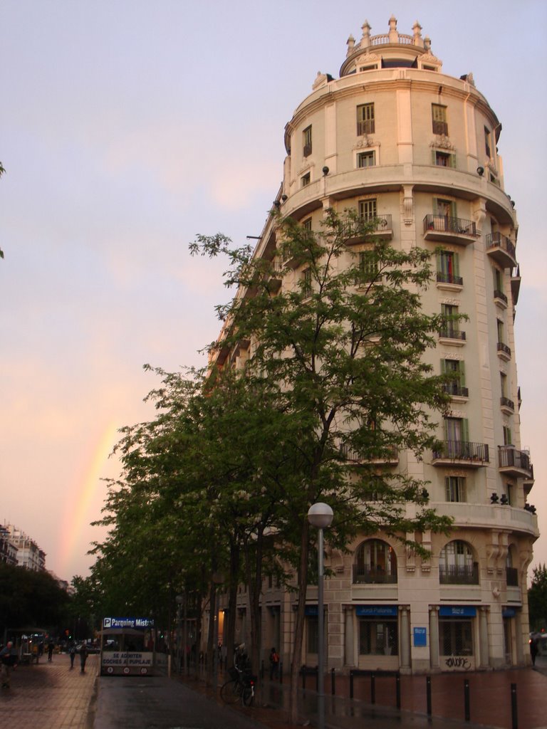 Arc de Sant Martí a l'Avinguda Mistral by Oriol Rigola