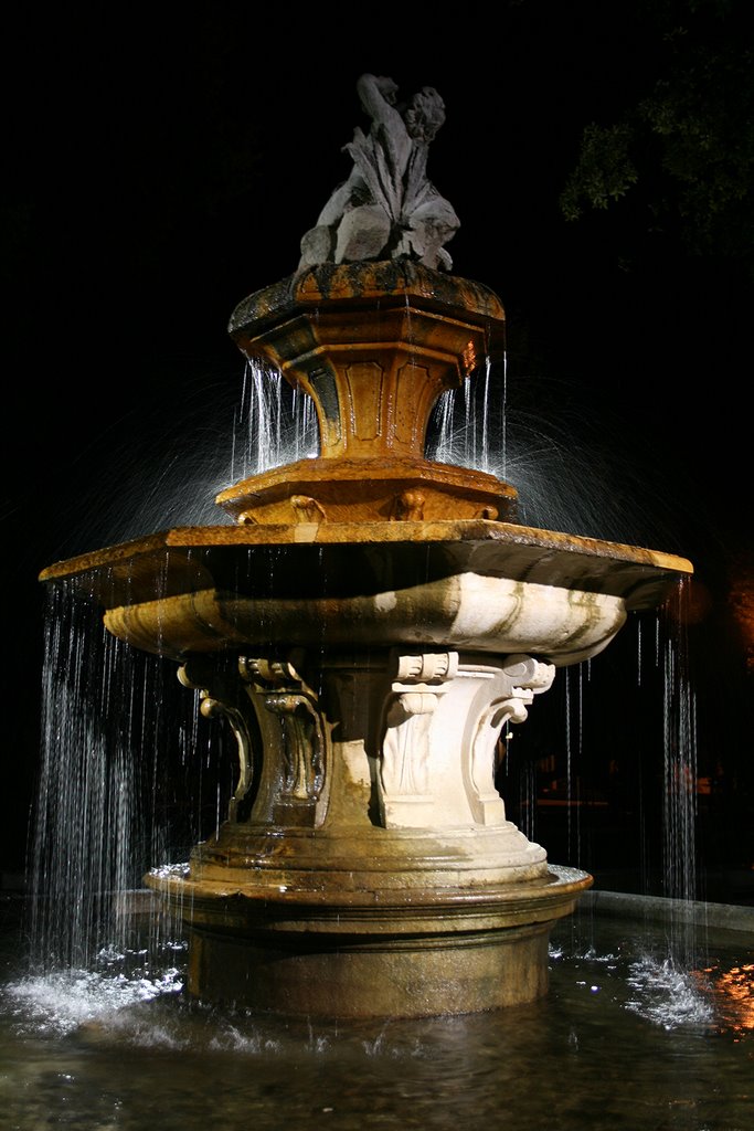 Springbrunnen at night by Bradley Bormuth