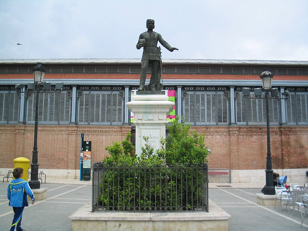 Estatua de Alfonso XII by Joaquin Toledo