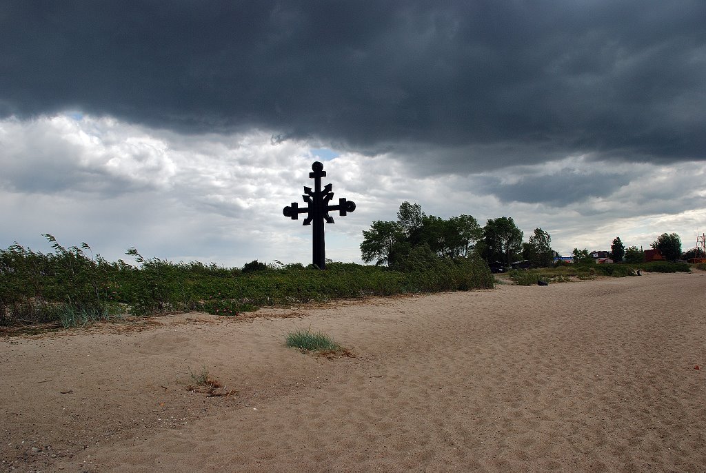 Cross by Wlodzimierz Poznansk…