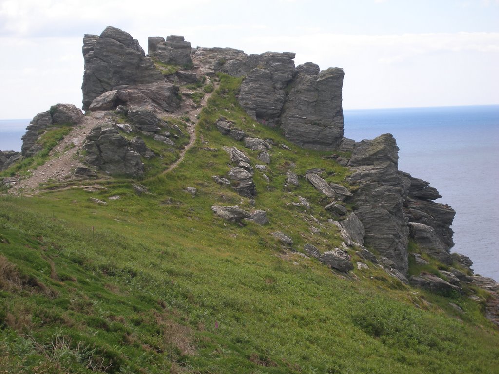 Old lookout point (now demolished) by wendyemlyn